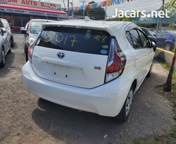 Toyota Aqua 1,5L 2017-13