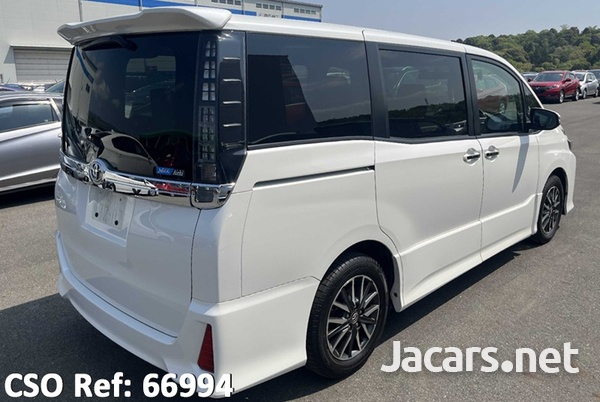 2014 Voxy with sunroof-3