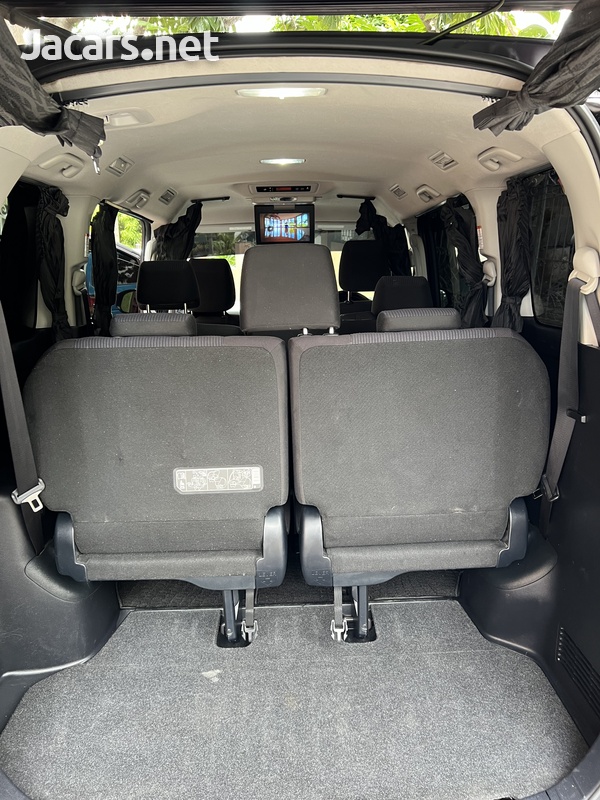 Toyota Noah 2,0L 2015-6