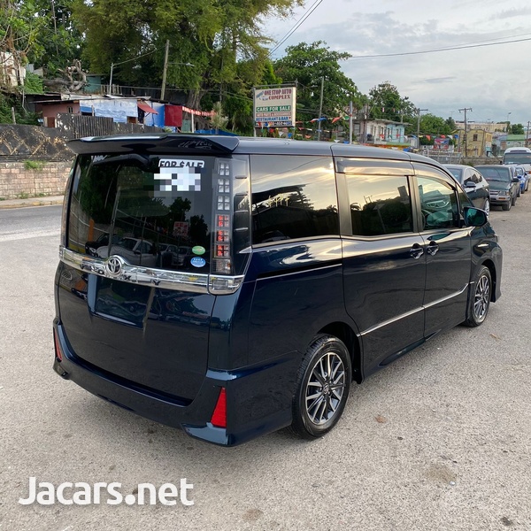 Toyota Voxy 2,0L 2014-9