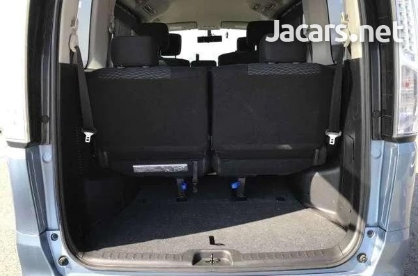 Nissan Serena 2,0L 2013-5