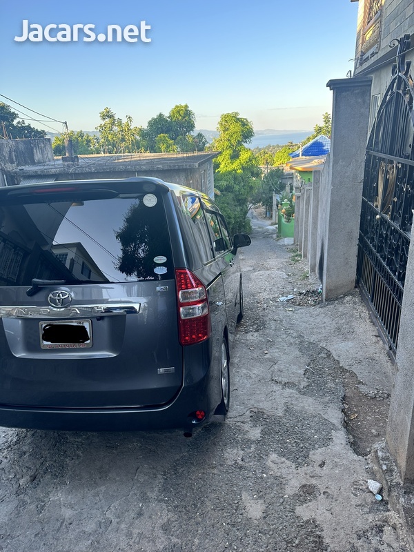 Toyota Noah 1,8L 2011-6
