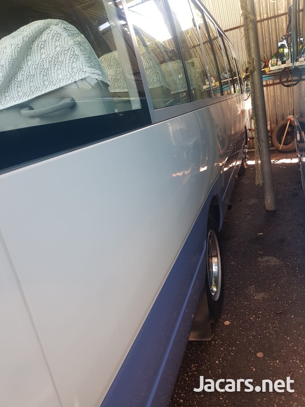 2009 Toyota Hino-6