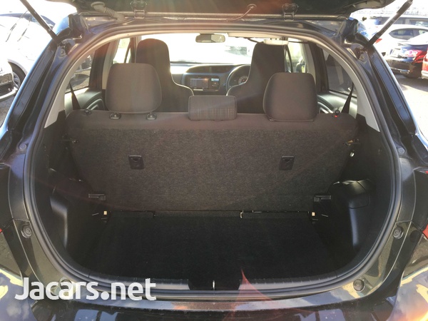 Toyota Vitz 1,0L 2019-7