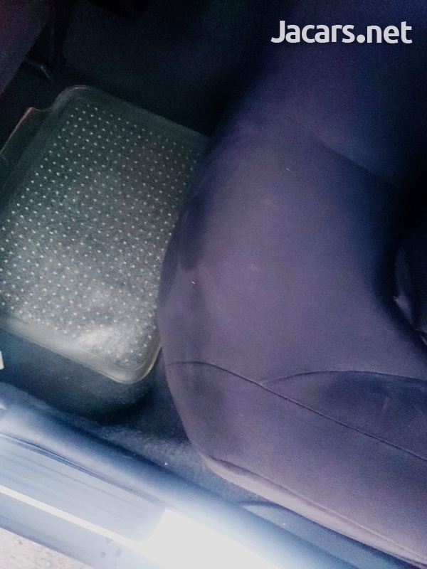 Nissan Tiida 1,5L 2011-7