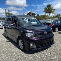 Toyota Voxy 2,0L 2013 Toyota Voxy 2,0L 2013