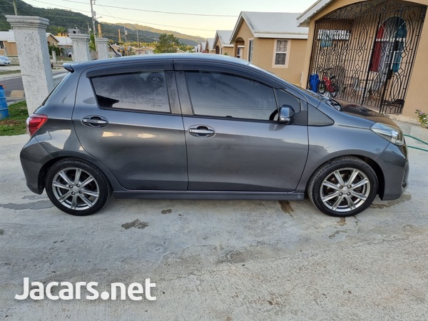 Toyota Vitz 1,3L 2013-4