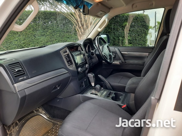 Mitsubishi Pajero 3,0L 2017-3