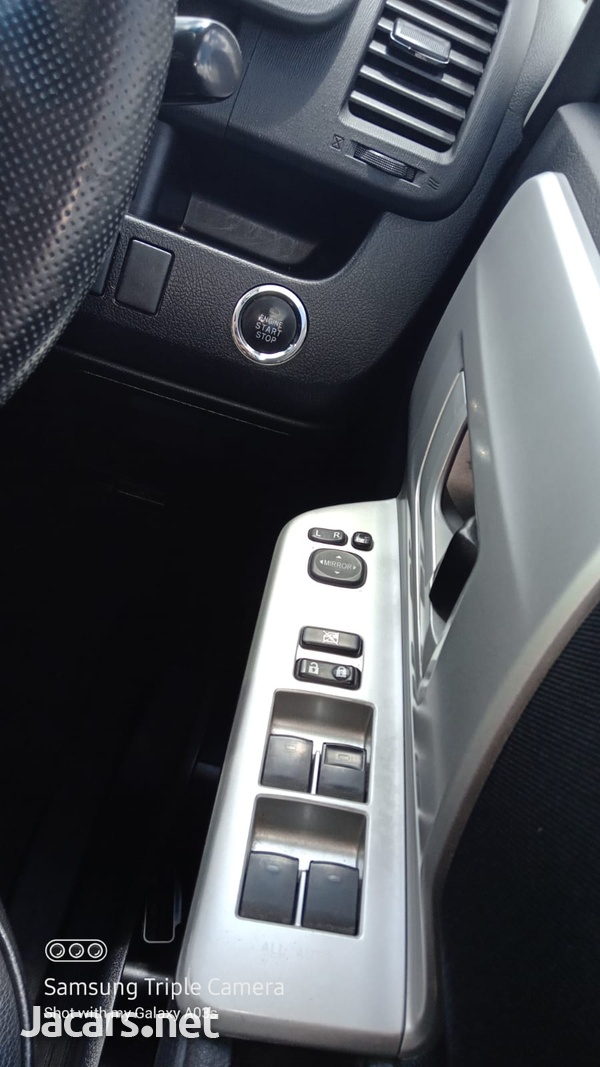Toyota Noah 2,0L 2013-13
