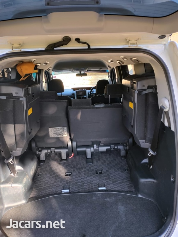 Toyota Noah 2,0L 2013-5