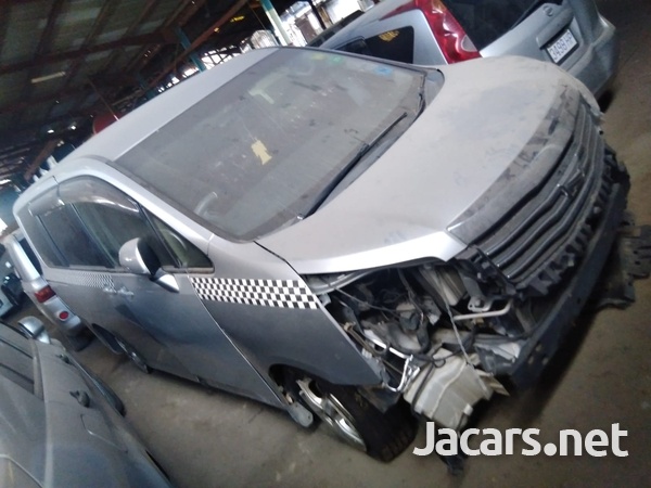 Toyota Noah 2,0L 2013-2