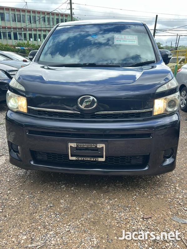 Toyota Voxy 2,0L 2011-1