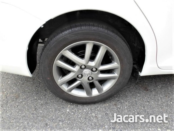 Toyota Axio 1,5L 2013-3