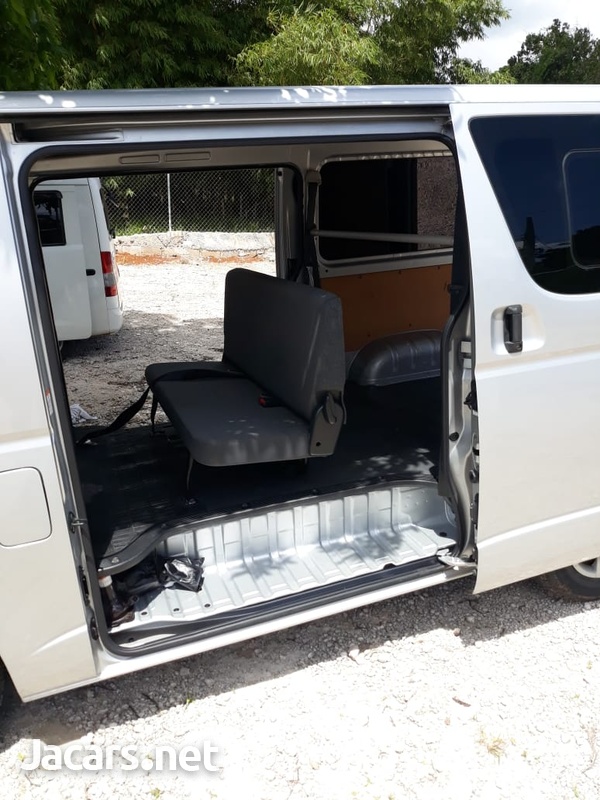 Toyota Hiace 2,5L 2015-3