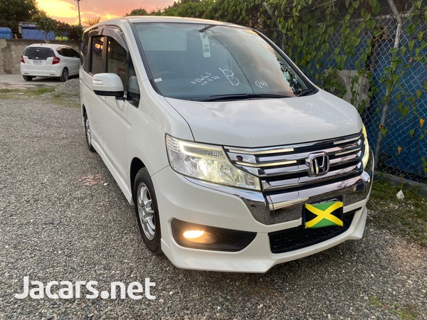 Honda Stepwgn Spada 2,0L 2013-1