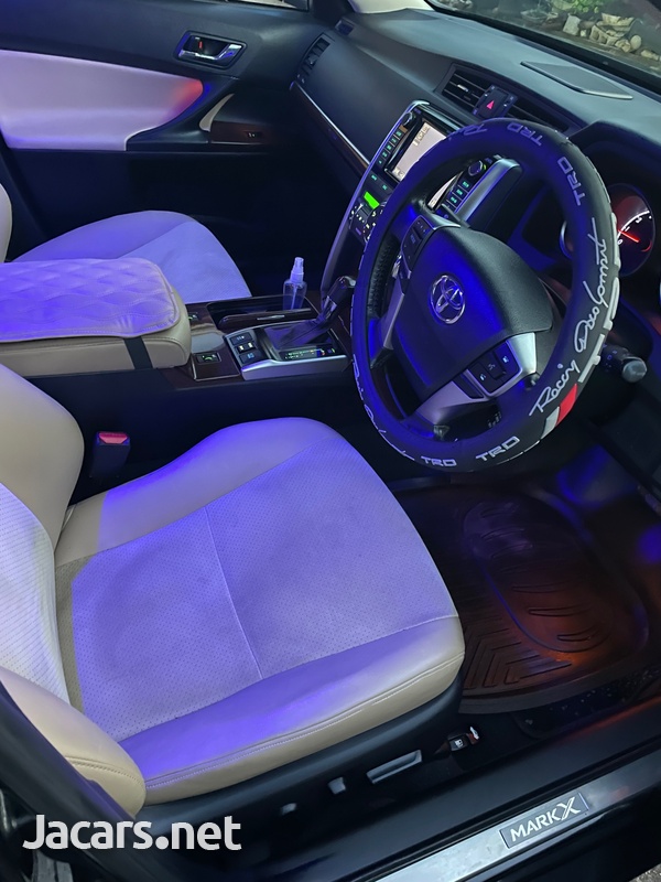 Toyota Mark X 2,5L 2013-7