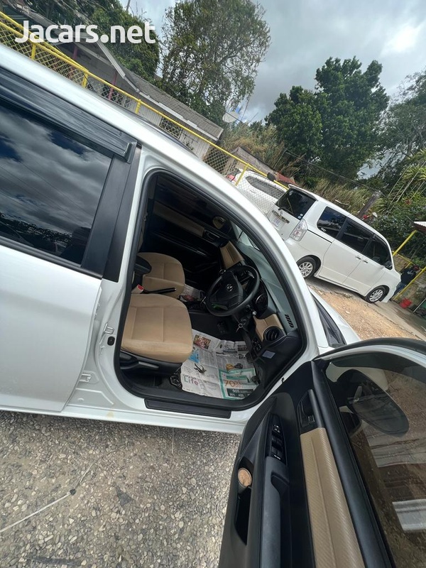 Toyota Axio 1,5L 2015-5
