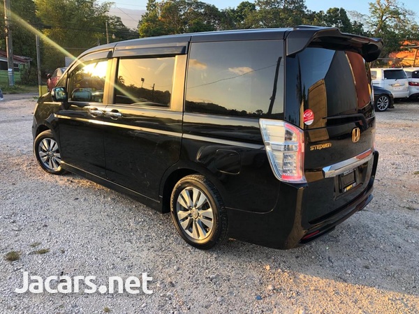 Honda Stepwgn Spada 2,0L 2013-6