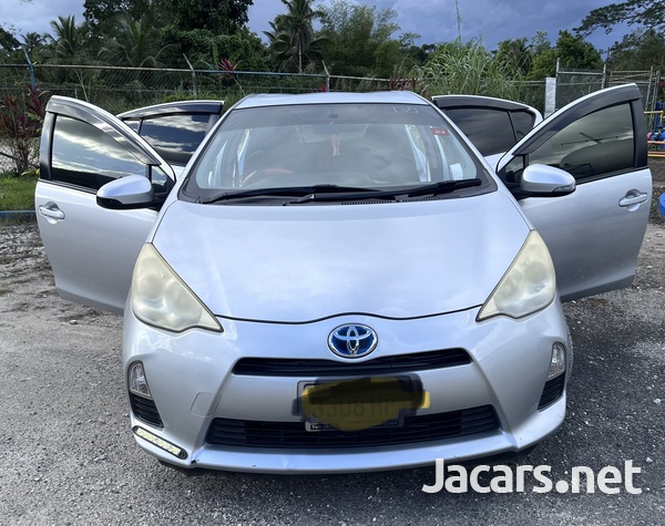 Toyota Aqua 1,5L 2012-1