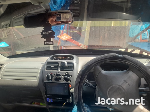 Suzuki Ignis 2,4L 2001-4