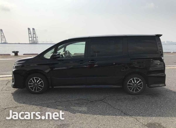 Toyota Voxy 1,8L 2014-5