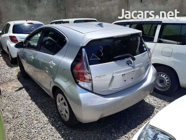 Toyota Aqua 1,5L 2016-4
