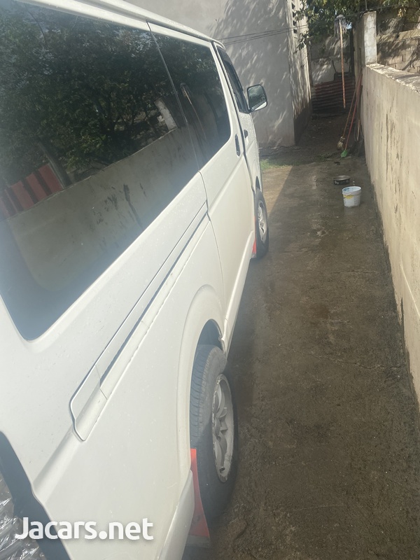 Toyota Hiace 2,0L 2012-4