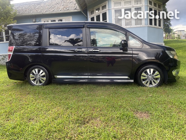 Honda Stepwgn Spada 2,0L 2013-4