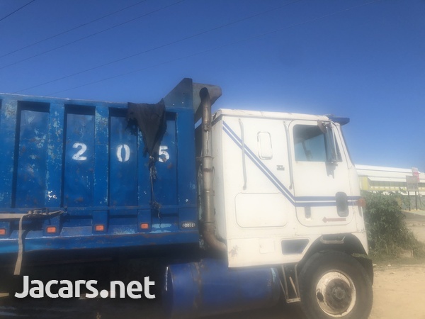 1987 International Tipper-1