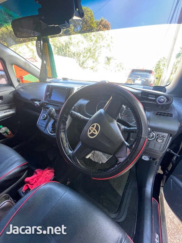 Toyota Wish 1,8L 2010-10