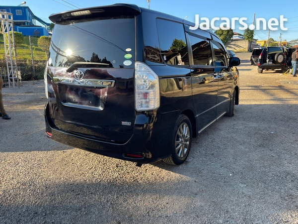 Toyota Voxy 2,0L 2012-11