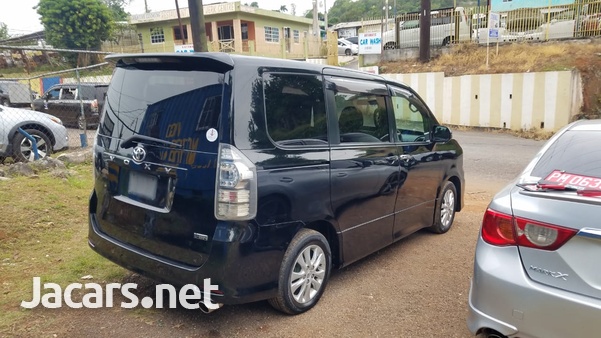 Toyota Voxy 2,0L 2011-7
