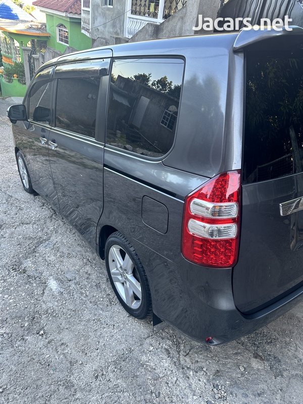 Toyota Noah 1,8L 2011-5