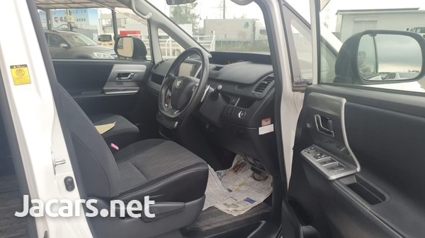Toyota Voxy 2,0L 2013-3