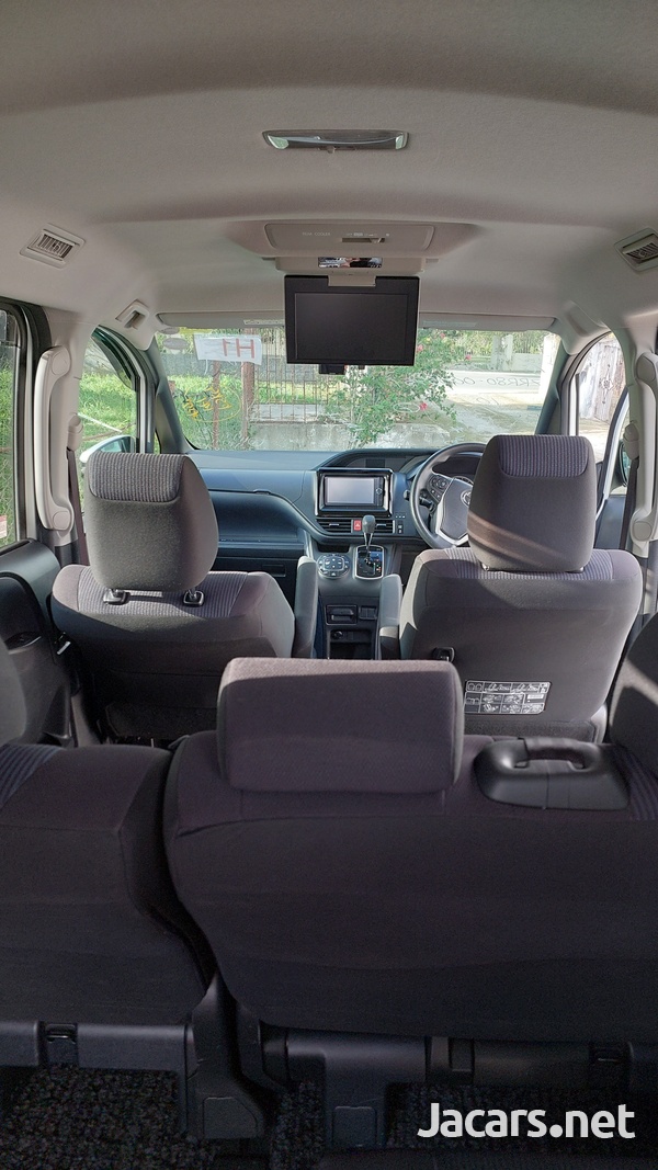Toyota Noah 2014-10