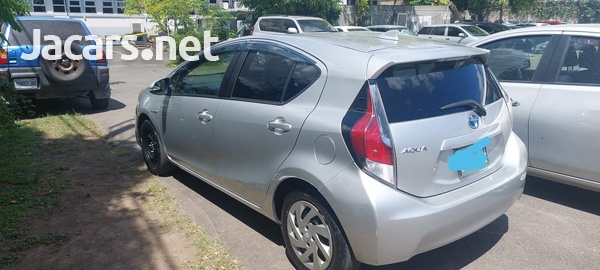 Toyota Aqua 1,5L 2015-1