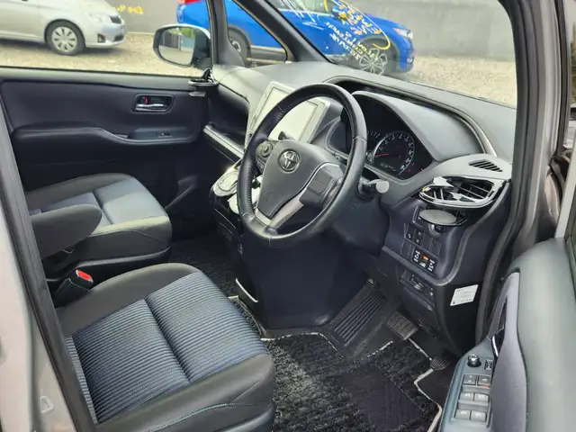 Toyota Voxy 2,0L 2017, Saint Mary - 6