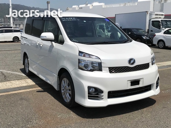 Toyota Voxy 2,0L 2013-1