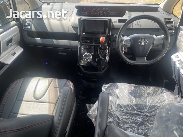 Toyota Noah 2,0L 2013-7