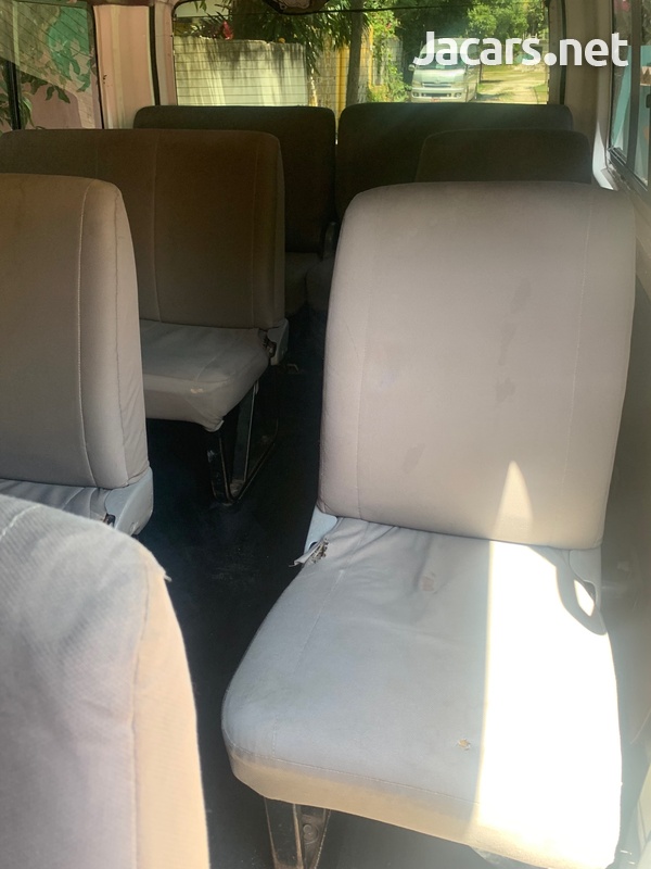Toyota Hiace 5,0L 2010-10