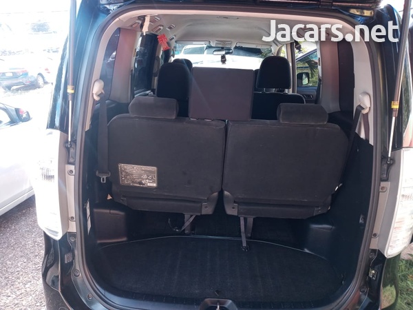 Toyota Voxy 2,0L 2013-11