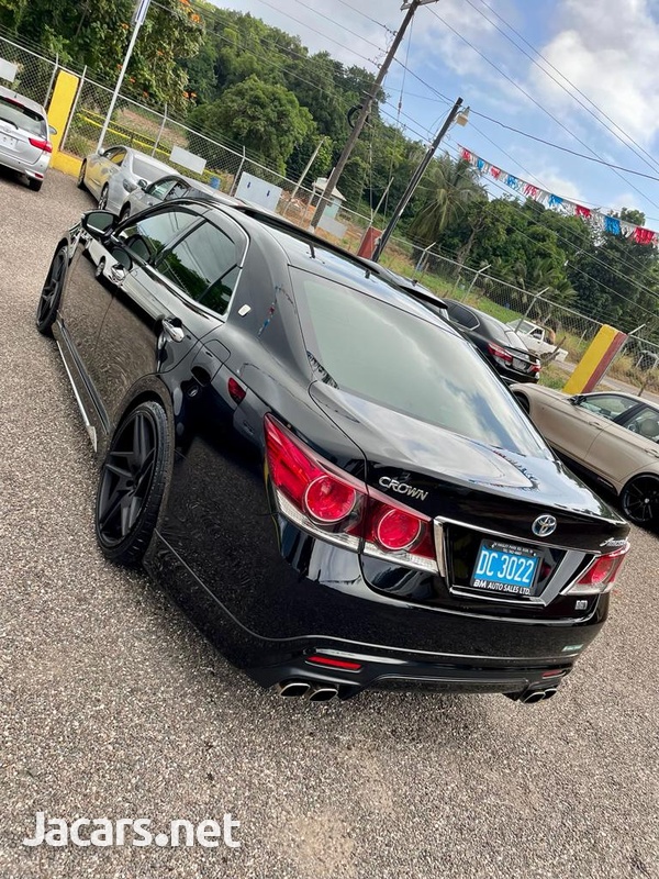 Toyota Crown 2,5L 2016-9