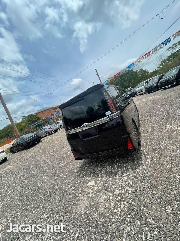Toyota Voxy 2,0L 2014-9