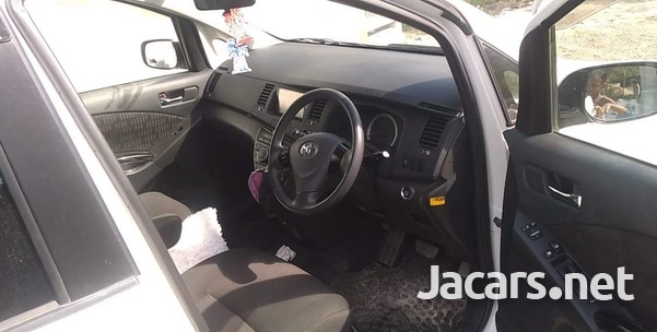 Toyota Isis 1,8L 2011-4