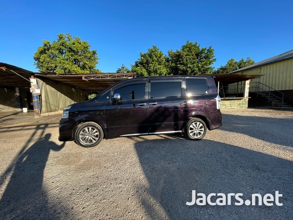 Toyota Voxy 2,0L 2012-9