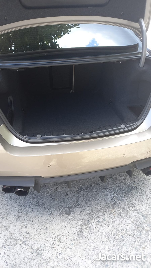 BMW 5-Series 2,0L 2012-12