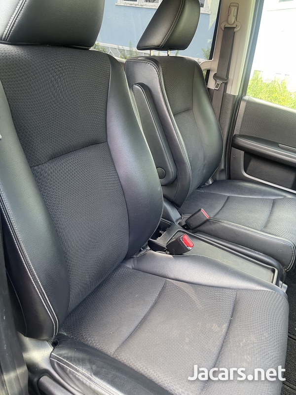 Honda Stepwgn Spada 2,0L 2013-8
