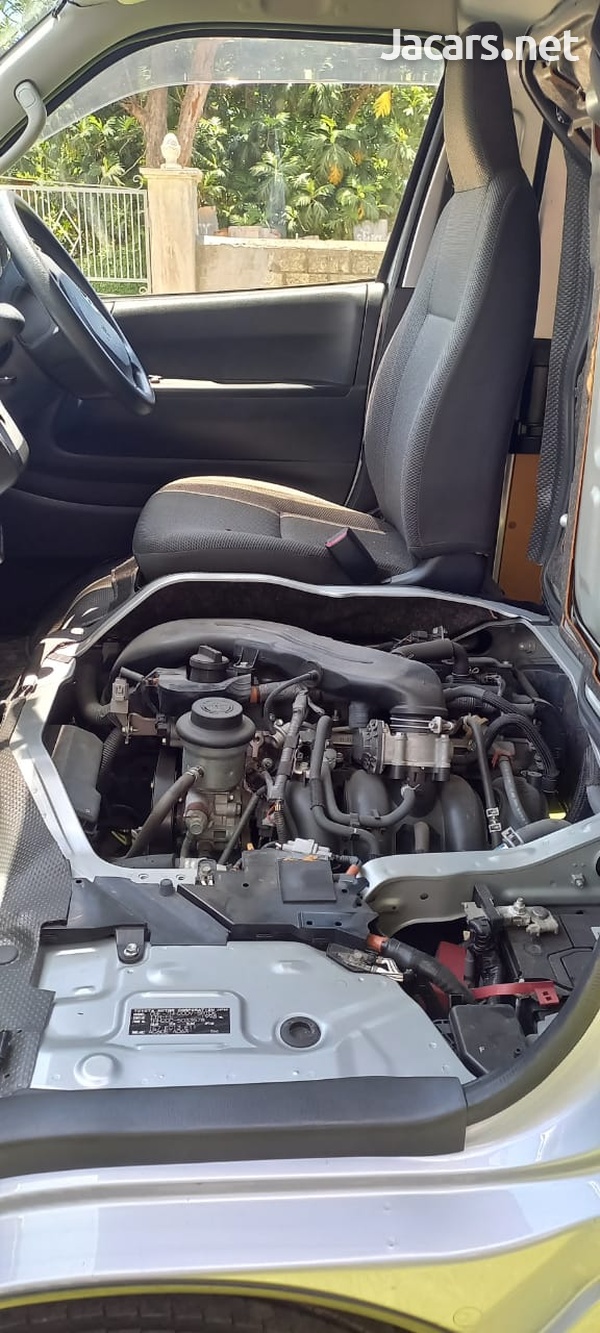 Toyota Hiace 2,0L 2017-6