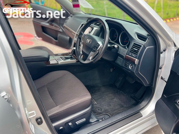 Toyota Mark X 2,5L 2017-10