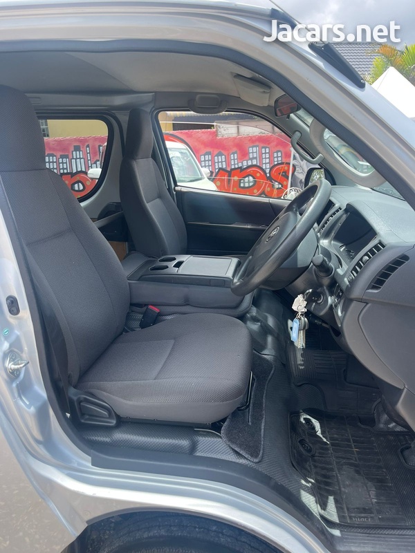Toyota Hiace 2,5L 2016-6